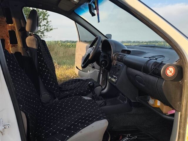 Белый Опель Комбо груз.-пасс., объемом двигателя 1.4 л и пробегом 60 тыс. км за 2000 $, фото 6 на Automoto.ua