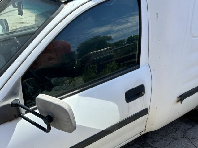 Белый Опель Комбо груз.-пасс., объемом двигателя 1.7 л и пробегом 500 тыс. км за 1000 $, фото 10 на Automoto.ua