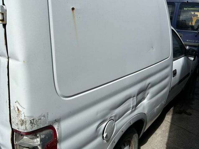 Белый Опель Комбо груз.-пасс., объемом двигателя 1.7 л и пробегом 500 тыс. км за 1000 $, фото 15 на Automoto.ua