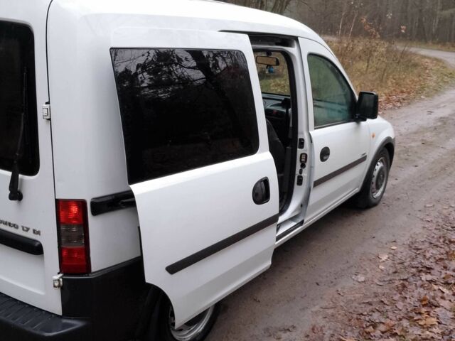 Белый Опель Комбо груз.-пасс., объемом двигателя 1.7 л и пробегом 284 тыс. км за 3900 $, фото 5 на Automoto.ua