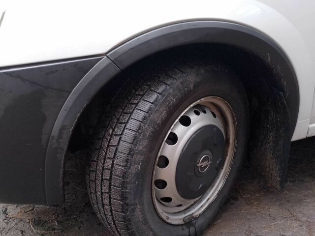 Белый Опель Комбо груз.-пасс., объемом двигателя 1.7 л и пробегом 284 тыс. км за 3900 $, фото 12 на Automoto.ua