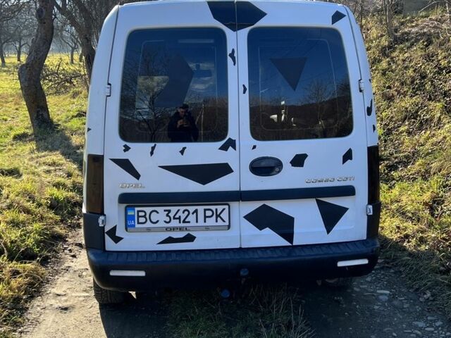 Белый Опель Комбо груз.-пасс., объемом двигателя 1.7 л и пробегом 500 тыс. км за 2500 $, фото 5 на Automoto.ua