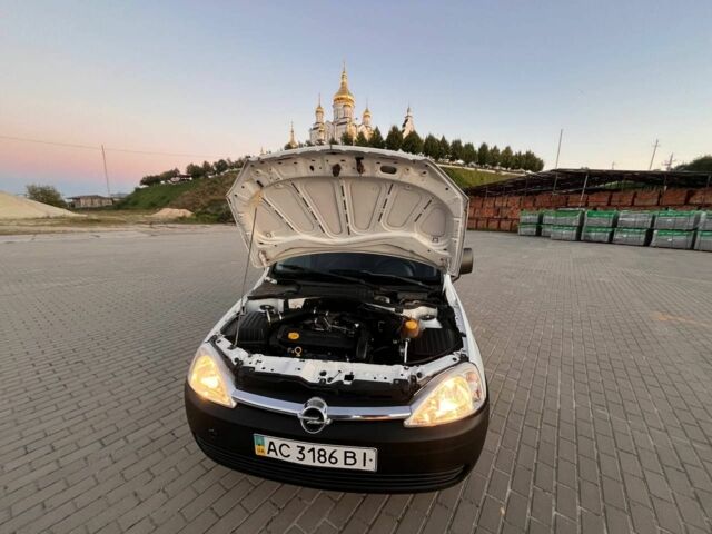 Белый Опель Комбо груз.-пасс., объемом двигателя 1.7 л и пробегом 204 тыс. км за 2200 $, фото 4 на Automoto.ua