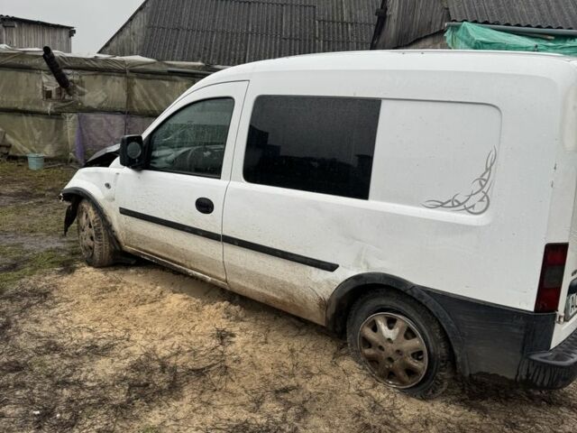 Белый Опель Комбо груз.-пасс., объемом двигателя 1.7 л и пробегом 300 тыс. км за 1800 $, фото 2 на Automoto.ua