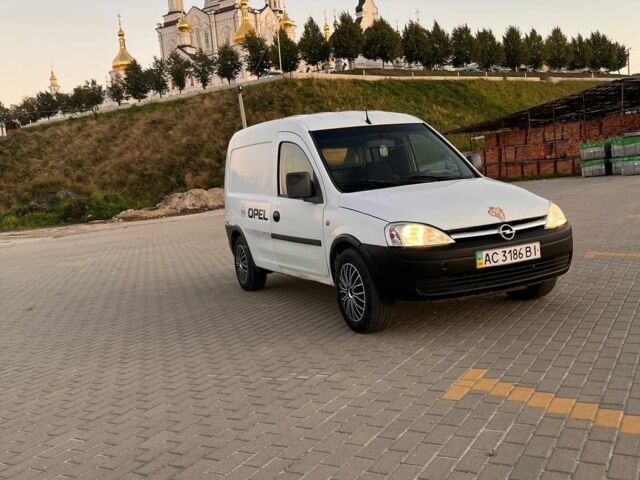Белый Опель Комбо груз.-пасс., объемом двигателя 1.7 л и пробегом 204 тыс. км за 2200 $, фото 1 на Automoto.ua