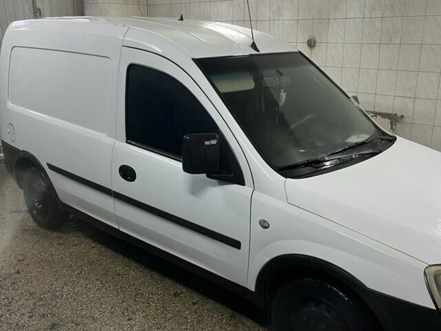 Белый Опель Комбо груз.-пасс., объемом двигателя 1.7 л и пробегом 170 тыс. км за 2600 $, фото 8 на Automoto.ua