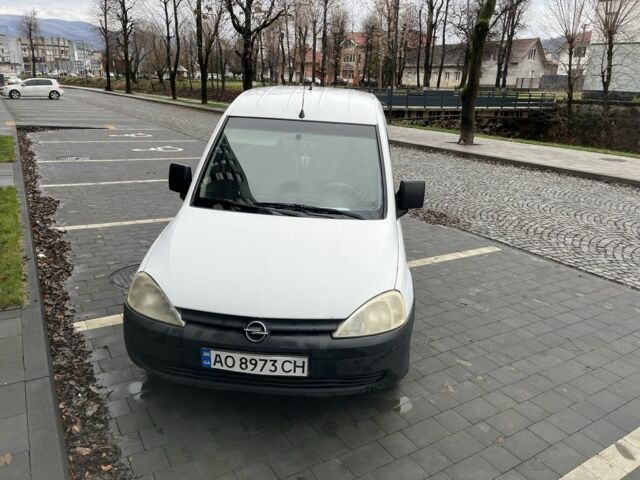 Белый Опель Комбо груз.-пасс., объемом двигателя 1.7 л и пробегом 170 тыс. км за 2600 $, фото 1 на Automoto.ua