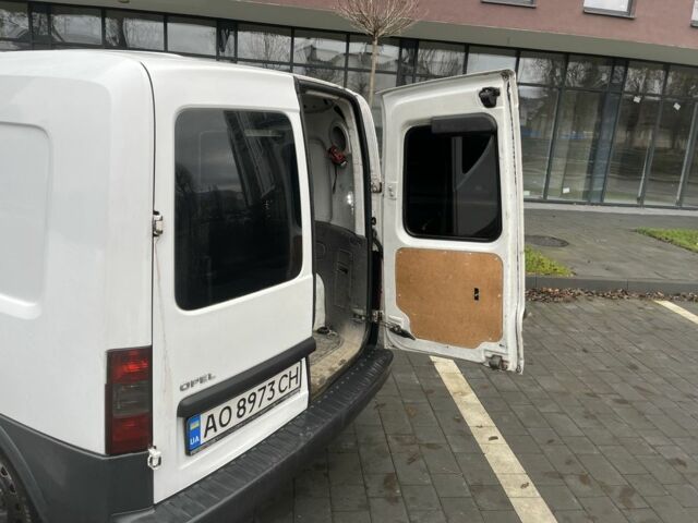 Белый Опель Комбо груз.-пасс., объемом двигателя 1.7 л и пробегом 170 тыс. км за 2600 $, фото 2 на Automoto.ua