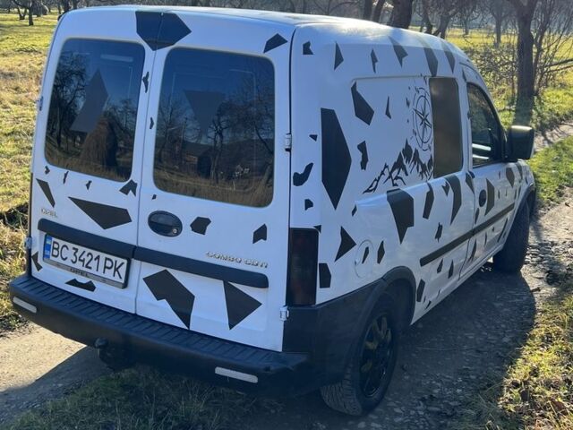 Белый Опель Комбо груз.-пасс., объемом двигателя 1.7 л и пробегом 500 тыс. км за 2500 $, фото 6 на Automoto.ua