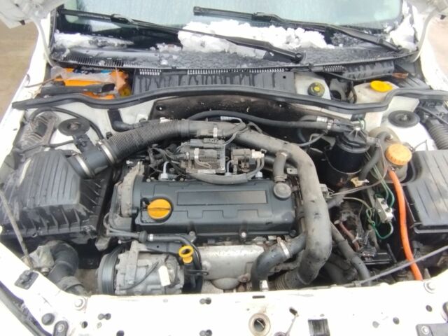 Білий Опель Комбо вант.-пас., об'ємом двигуна 1.7 л та пробігом 220 тис. км за 2300 $, фото 5 на Automoto.ua