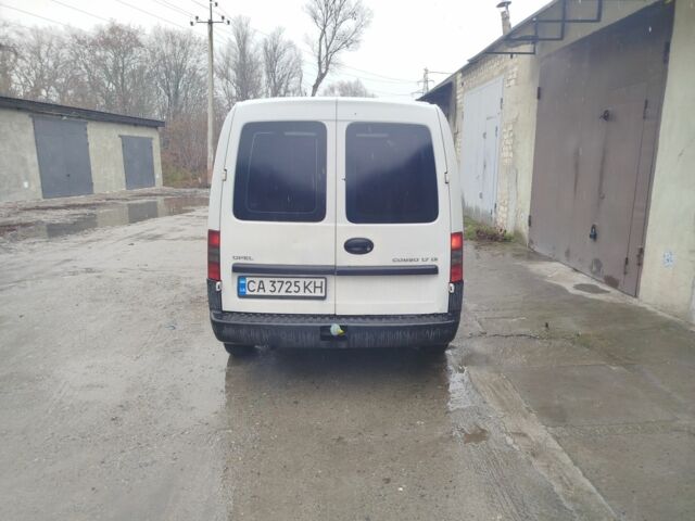 Білий Опель Комбо вант.-пас., об'ємом двигуна 1.7 л та пробігом 220 тис. км за 2300 $, фото 3 на Automoto.ua