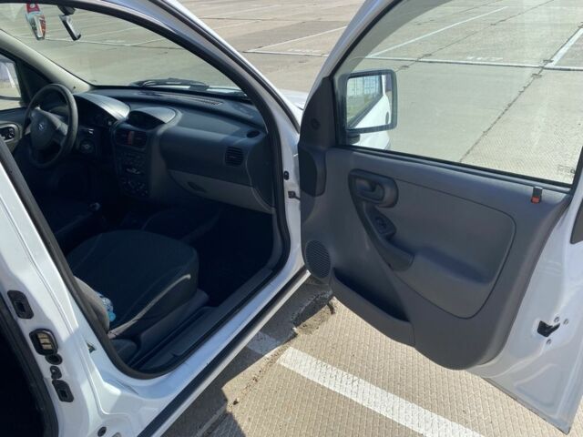 Белый Опель Комбо груз.-пасс., объемом двигателя 1.7 л и пробегом 442 тыс. км за 3500 $, фото 6 на Automoto.ua