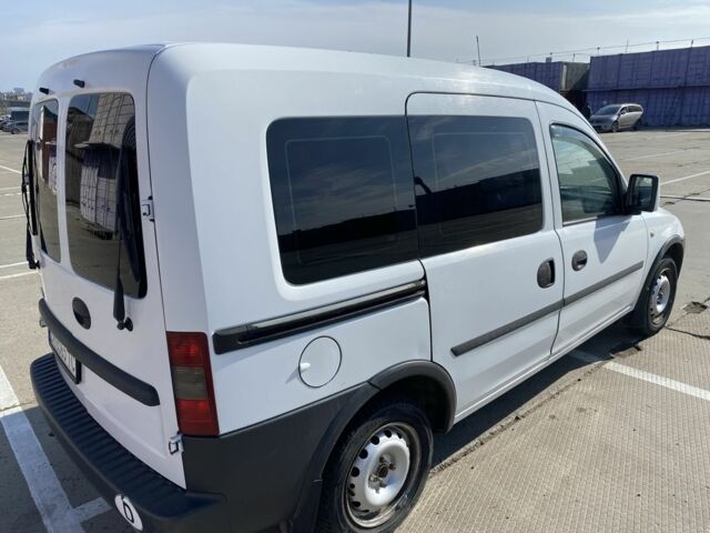 Белый Опель Комбо груз.-пасс., объемом двигателя 1.7 л и пробегом 442 тыс. км за 3500 $, фото 2 на Automoto.ua