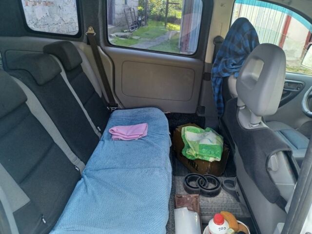 Белый Опель Комбо груз.-пасс., объемом двигателя 1.2 л и пробегом 290 тыс. км за 3600 $, фото 3 на Automoto.ua