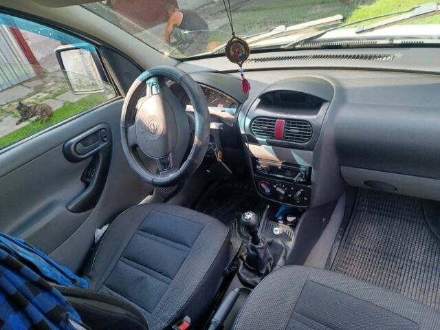 Белый Опель Комбо груз.-пасс., объемом двигателя 1.2 л и пробегом 290 тыс. км за 3600 $, фото 4 на Automoto.ua