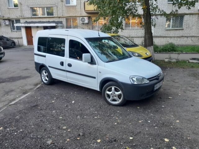 Білий Опель Комбо вант.-пас., об'ємом двигуна 1.6 л та пробігом 276 тис. км за 3150 $, фото 3 на Automoto.ua