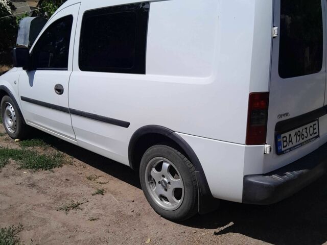 Белый Опель Комбо груз.-пасс., объемом двигателя 1.4 л и пробегом 249 тыс. км за 4500 $, фото 7 на Automoto.ua