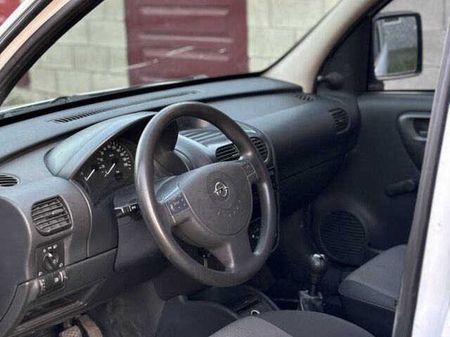 Белый Опель Комбо груз.-пасс., объемом двигателя 1.3 л и пробегом 230 тыс. км за 4100 $, фото 4 на Automoto.ua