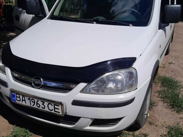 Белый Опель Комбо груз.-пасс., объемом двигателя 1.4 л и пробегом 249 тыс. км за 4500 $, фото 6 на Automoto.ua