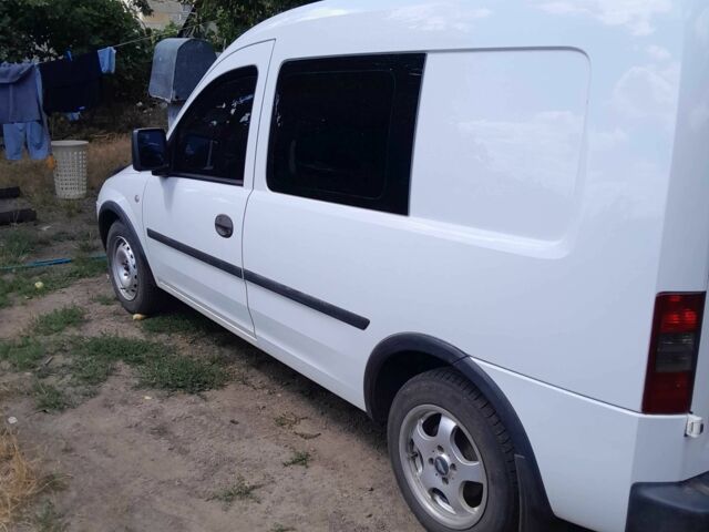 Белый Опель Комбо груз.-пасс., объемом двигателя 1.4 л и пробегом 249 тыс. км за 4500 $, фото 17 на Automoto.ua