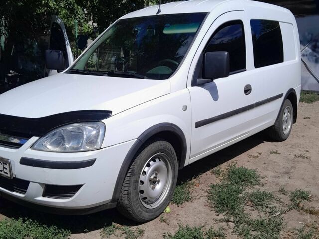 Белый Опель Комбо груз.-пасс., объемом двигателя 1.4 л и пробегом 249 тыс. км за 4500 $, фото 20 на Automoto.ua