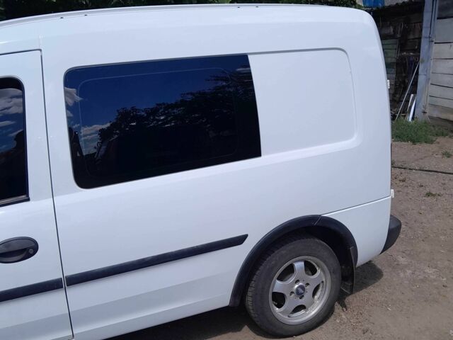 Белый Опель Комбо груз.-пасс., объемом двигателя 1.4 л и пробегом 249 тыс. км за 4500 $, фото 18 на Automoto.ua