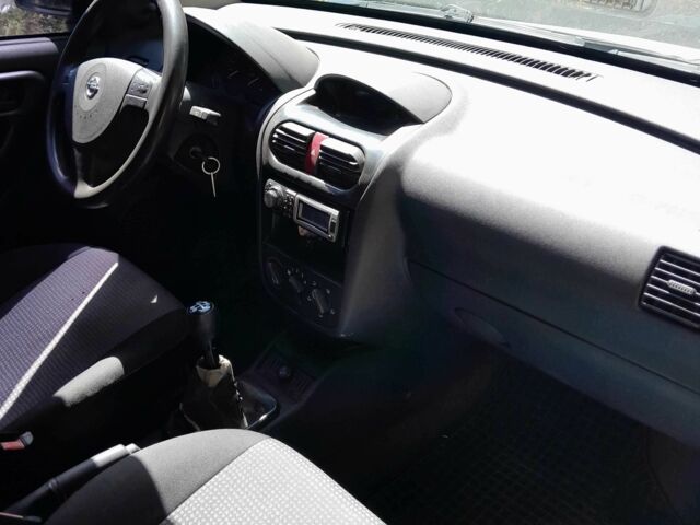 Белый Опель Комбо груз.-пасс., объемом двигателя 1.4 л и пробегом 249 тыс. км за 4500 $, фото 11 на Automoto.ua