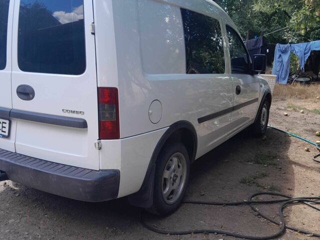 Белый Опель Комбо груз.-пасс., объемом двигателя 1.4 л и пробегом 249 тыс. км за 4500 $, фото 14 на Automoto.ua