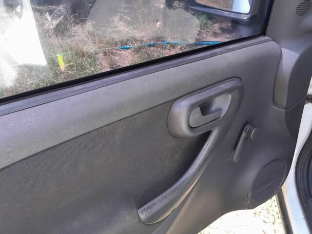 Белый Опель Комбо груз.-пасс., объемом двигателя 1.4 л и пробегом 249 тыс. км за 4500 $, фото 4 на Automoto.ua