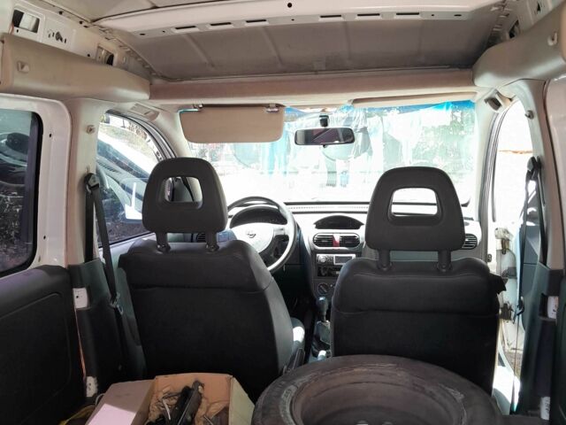 Белый Опель Комбо груз.-пасс., объемом двигателя 1.4 л и пробегом 249 тыс. км за 4500 $, фото 9 на Automoto.ua