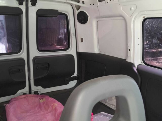 Белый Опель Комбо груз.-пасс., объемом двигателя 1.4 л и пробегом 249 тыс. км за 4500 $, фото 10 на Automoto.ua