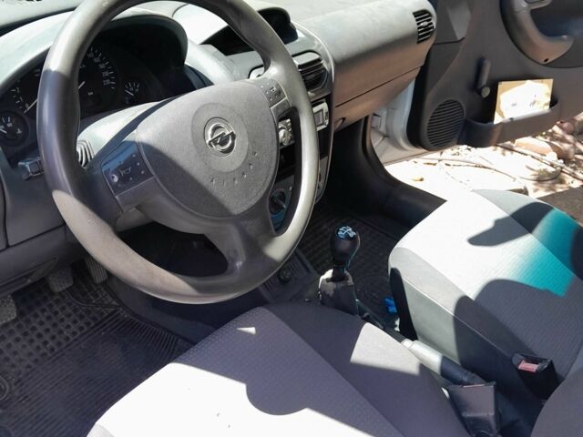 Белый Опель Комбо груз.-пасс., объемом двигателя 1.4 л и пробегом 249 тыс. км за 4500 $, фото 3 на Automoto.ua