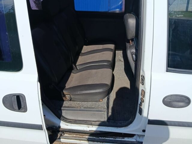 Белый Опель Комбо груз.-пасс., объемом двигателя 2 л и пробегом 260 тыс. км за 5000 $, фото 6 на Automoto.ua