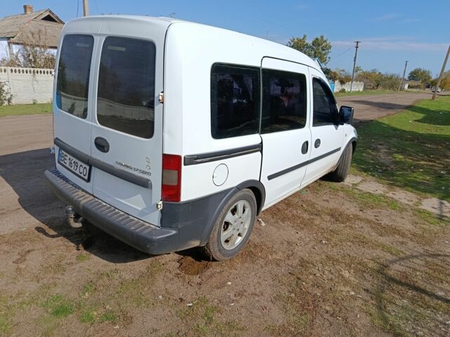 Белый Опель Комбо груз.-пасс., объемом двигателя 2 л и пробегом 260 тыс. км за 5000 $, фото 7 на Automoto.ua