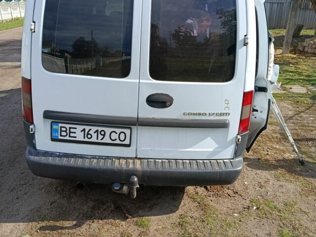 Белый Опель Комбо груз.-пасс., объемом двигателя 2 л и пробегом 260 тыс. км за 5000 $, фото 10 на Automoto.ua