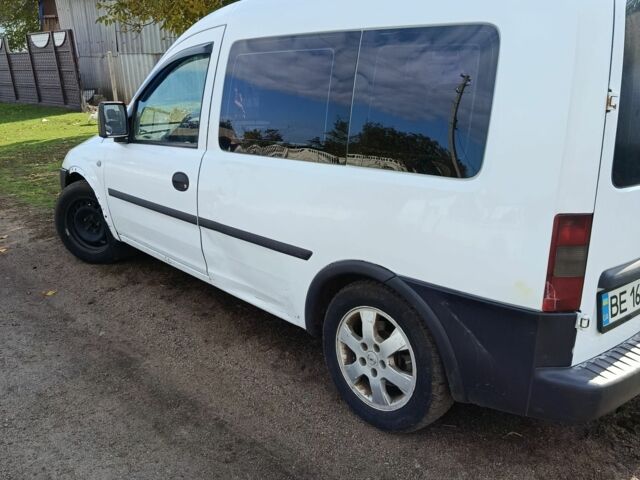 Белый Опель Комбо груз.-пасс., объемом двигателя 2 л и пробегом 260 тыс. км за 5000 $, фото 11 на Automoto.ua