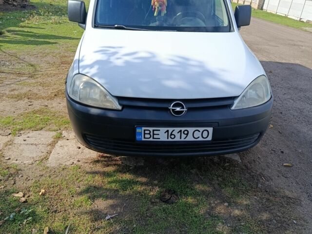 Белый Опель Комбо груз.-пасс., объемом двигателя 2 л и пробегом 260 тыс. км за 5000 $, фото 9 на Automoto.ua