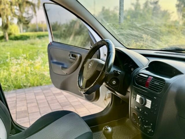 Білий Опель Комбо вант.-пас., об'ємом двигуна 1.6 л та пробігом 197 тис. км за 3999 $, фото 5 на Automoto.ua
