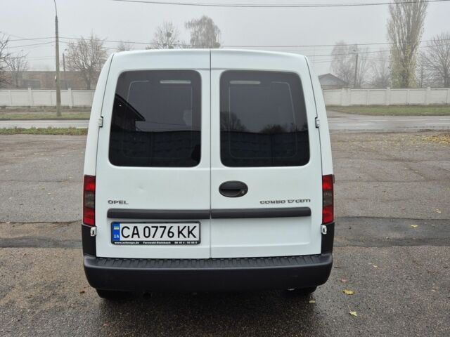 Белый Опель Комбо груз.-пасс., объемом двигателя 1.7 л и пробегом 232 тыс. км за 3750 $, фото 4 на Automoto.ua