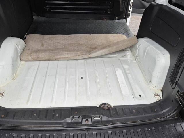 Белый Опель Комбо груз.-пасс., объемом двигателя 1.7 л и пробегом 232 тыс. км за 3750 $, фото 14 на Automoto.ua