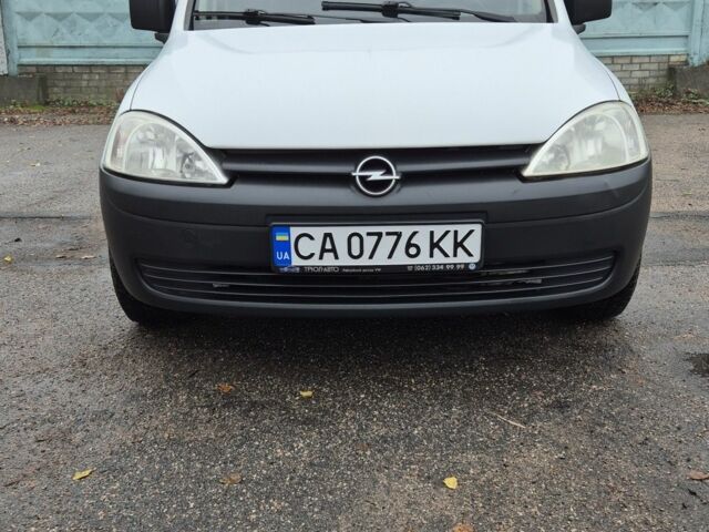 Белый Опель Комбо груз.-пасс., объемом двигателя 1.7 л и пробегом 232 тыс. км за 3750 $, фото 1 на Automoto.ua