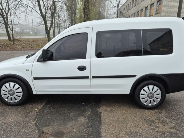 Белый Опель Комбо груз.-пасс., объемом двигателя 1.7 л и пробегом 232 тыс. км за 3750 $, фото 2 на Automoto.ua