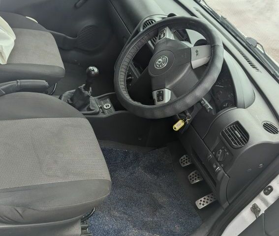 Белый Опель Комбо груз.-пасс., объемом двигателя 1.3 л и пробегом 160 тыс. км за 1422 $, фото 6 на Automoto.ua