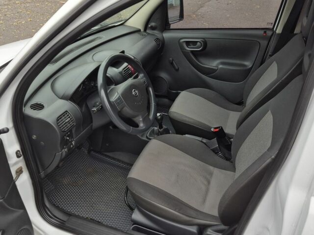 Белый Опель Комбо груз.-пасс., объемом двигателя 1.7 л и пробегом 232 тыс. км за 3750 $, фото 7 на Automoto.ua