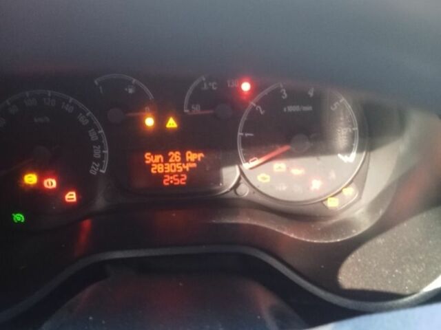 Белый Опель Комбо груз.-пасс., объемом двигателя 1.2 л и пробегом 260 тыс. км за 5000 $, фото 5 на Automoto.ua