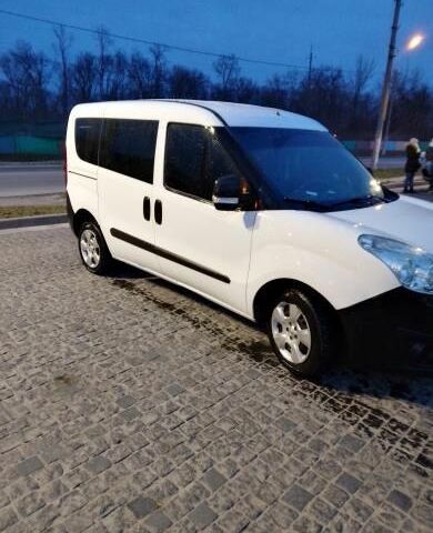 Белый Опель Комбо груз.-пасс., объемом двигателя 1.2 л и пробегом 260 тыс. км за 5000 $, фото 1 на Automoto.ua