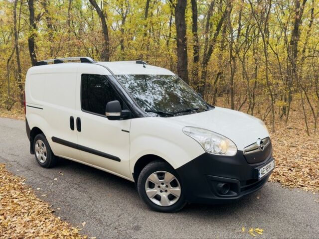 Белый Опель Комбо груз.-пасс., объемом двигателя 1.2 л и пробегом 186 тыс. км за 9999 $, фото 4 на Automoto.ua