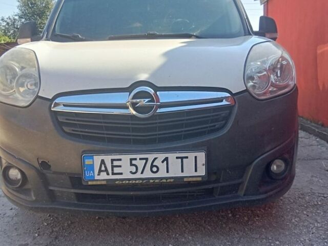 Белый Опель Комбо груз.-пасс., объемом двигателя 1.2 л и пробегом 260 тыс. км за 5000 $, фото 6 на Automoto.ua