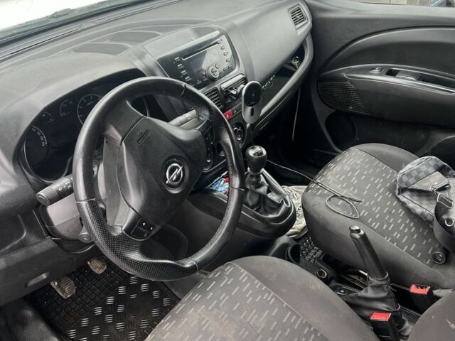 Белый Опель Комбо груз.-пасс., объемом двигателя 1.6 л и пробегом 250 тыс. км за 4500 $, фото 6 на Automoto.ua