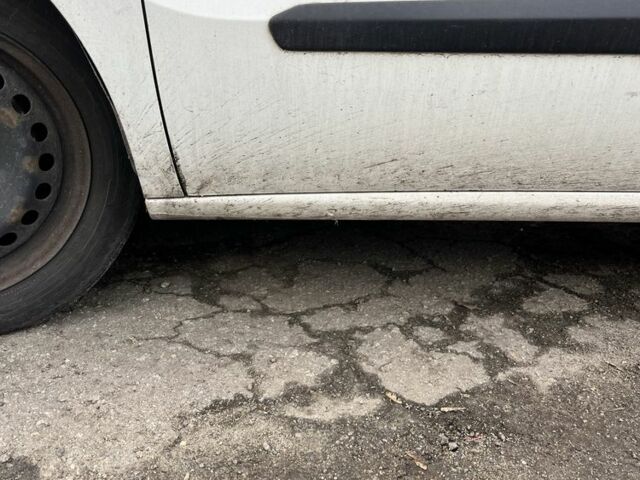 Білий Опель Комбо вант.-пас., об'ємом двигуна 1.6 л та пробігом 300 тис. км за 6400 $, фото 5 на Automoto.ua